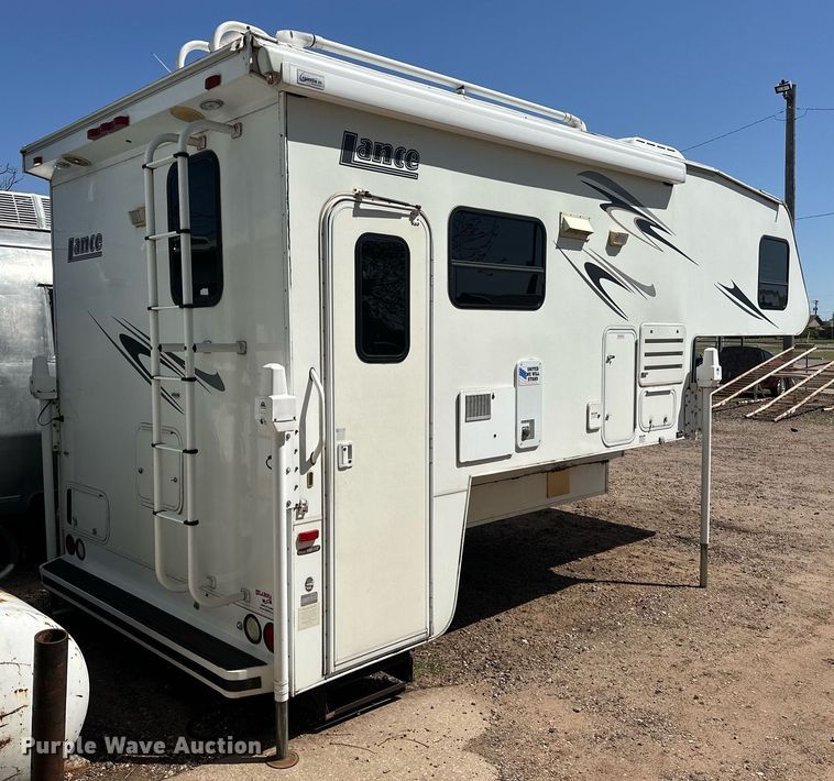 image for item EJ8593 2007 Lance 1191 truck camper