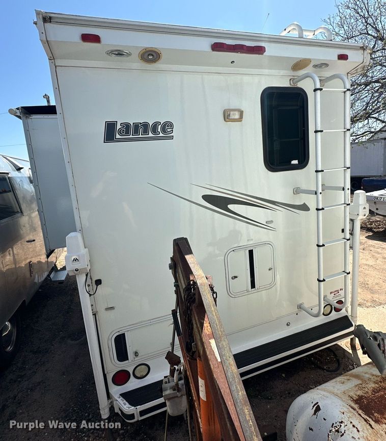 image for item EJ8593 2007 Lance 1191 truck camper