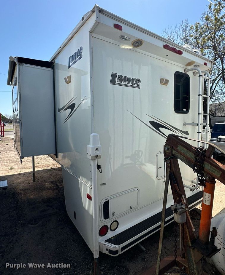 image for item EJ8593 2007 Lance 1191 truck camper
