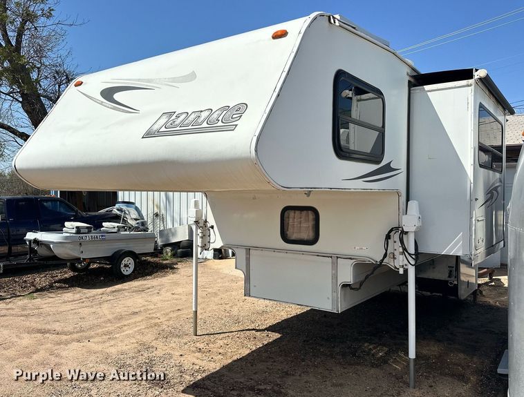 image for item EJ8593 2007 Lance 1191 truck camper