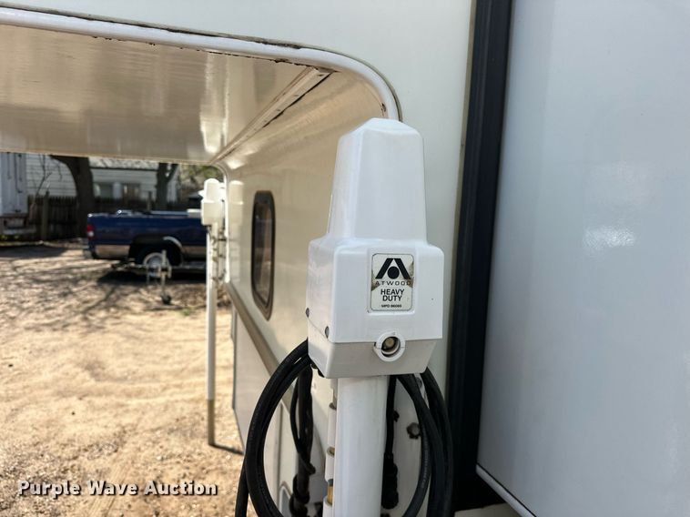 image for item EJ8593 2007 Lance 1191 truck camper