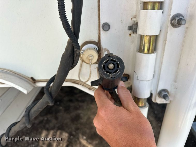 image for item EJ8593 2007 Lance 1191 truck camper