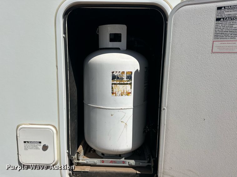 image for item EJ8593 2007 Lance 1191 truck camper