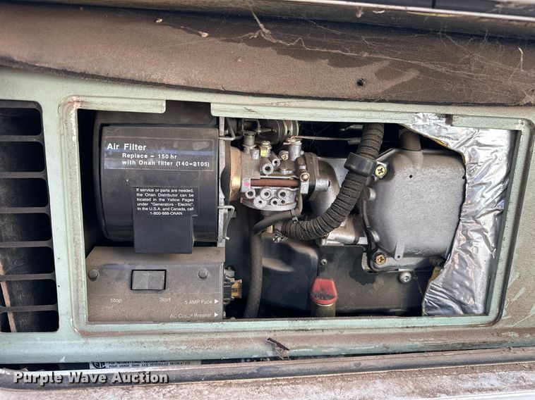 image for item EJ8593 2007 Lance 1191 truck camper