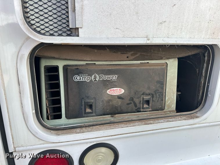 image for item EJ8593 2007 Lance 1191 truck camper