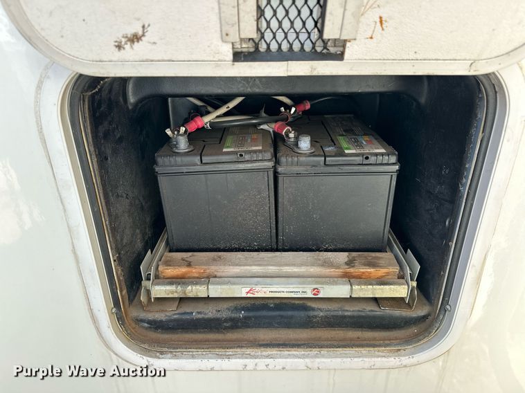 image for item EJ8593 2007 Lance 1191 truck camper