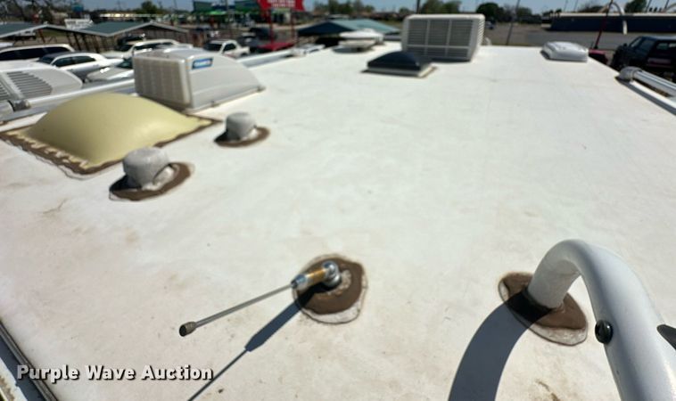 image for item EJ8593 2007 Lance 1191 truck camper