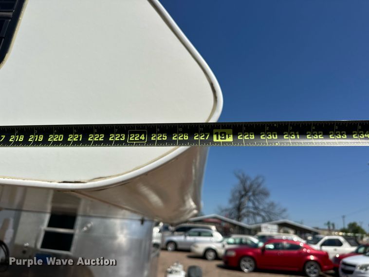 image for item EJ8593 2007 Lance 1191 truck camper