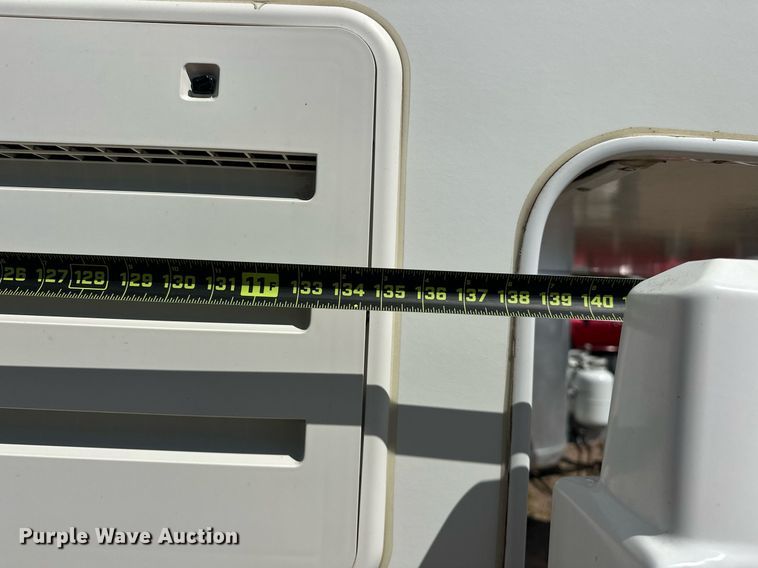 image for item EJ8593 2007 Lance 1191 truck camper