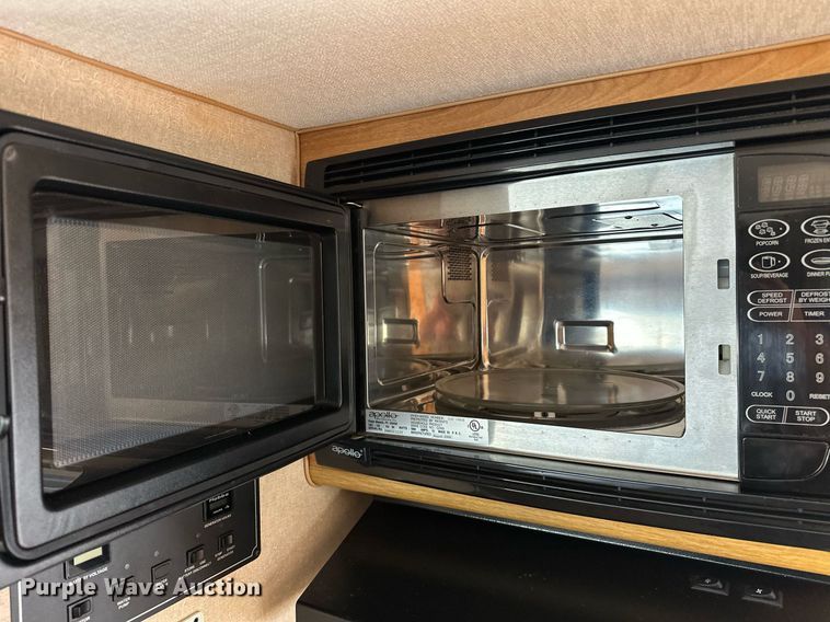 image for item EJ8593 2007 Lance 1191 truck camper