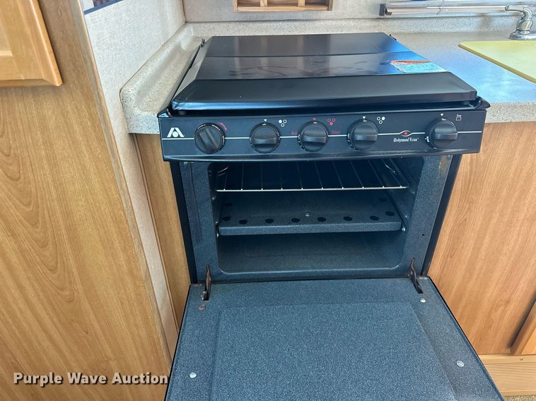 image for item EJ8593 2007 Lance 1191 truck camper