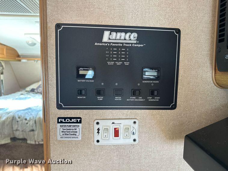 image for item EJ8593 2007 Lance 1191 truck camper