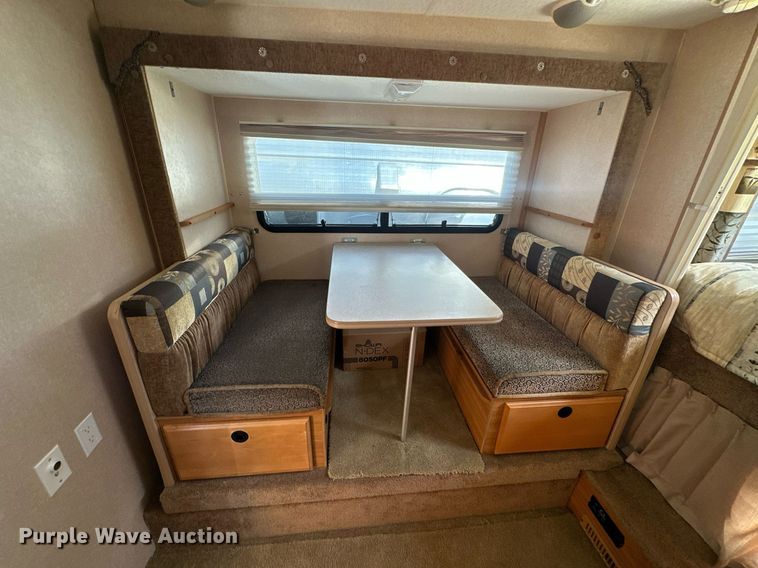 image for item EJ8593 2007 Lance 1191 truck camper