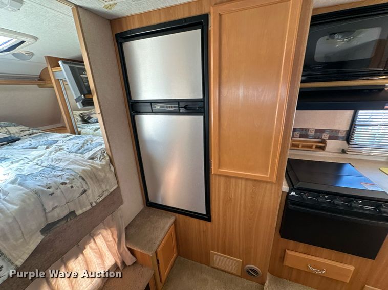 image for item EJ8593 2007 Lance 1191 truck camper