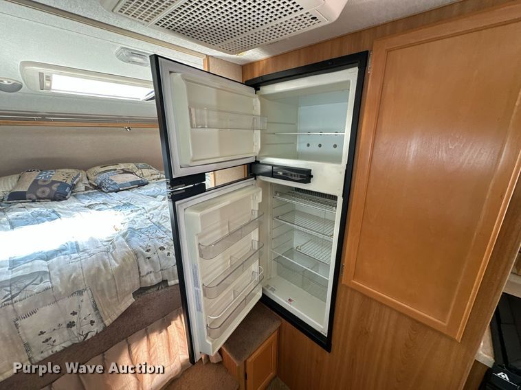 image for item EJ8593 2007 Lance 1191 truck camper