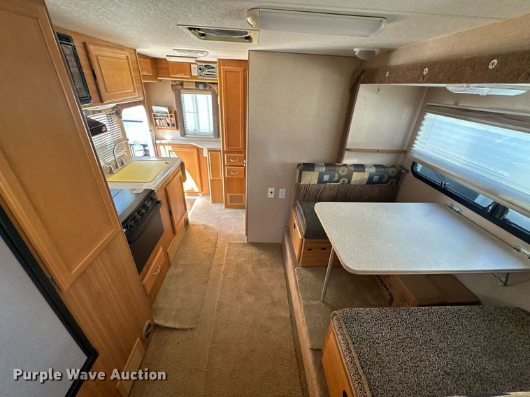 image for item EJ8593 2007 Lance 1191 truck camper