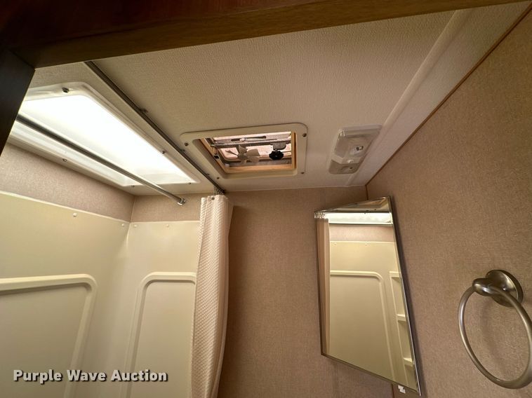 image for item EJ8593 2007 Lance 1191 truck camper