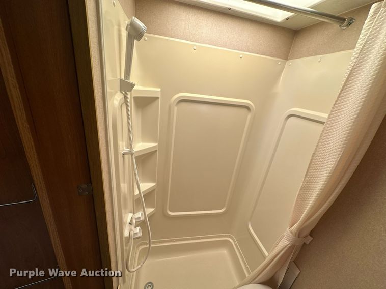 image for item EJ8593 2007 Lance 1191 truck camper