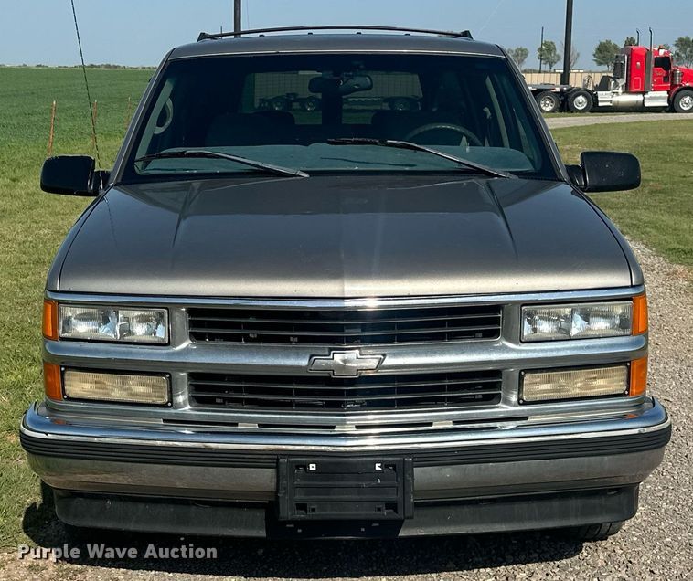 image for item EJ8658 1998 Chevrolet Suburban 1500 SUV