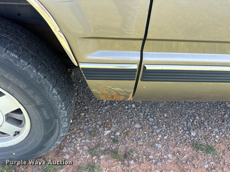 image for item EJ8658 1998 Chevrolet Suburban 1500 SUV