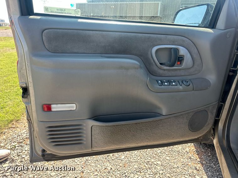 image for item EJ8658 1998 Chevrolet Suburban 1500 SUV