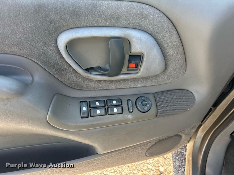 image for item EJ8658 1998 Chevrolet Suburban 1500 SUV