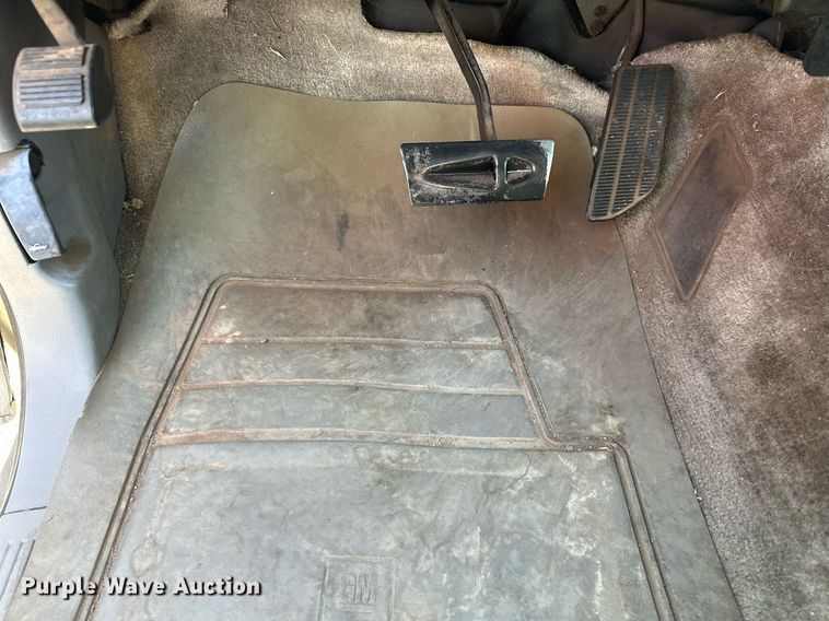 image for item EJ8658 1998 Chevrolet Suburban 1500 SUV