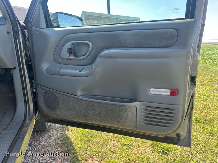 image for item EJ8658 1998 Chevrolet Suburban 1500 SUV