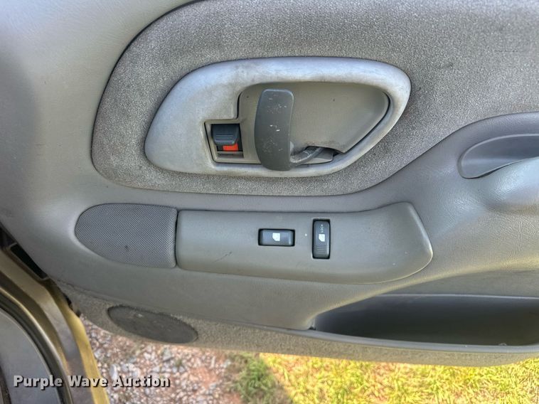 image for item EJ8658 1998 Chevrolet Suburban 1500 SUV