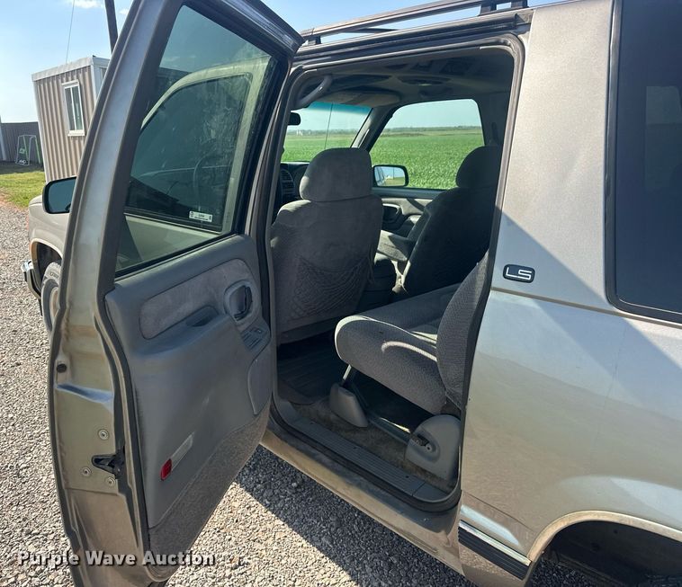 image for item EJ8658 1998 Chevrolet Suburban 1500 SUV