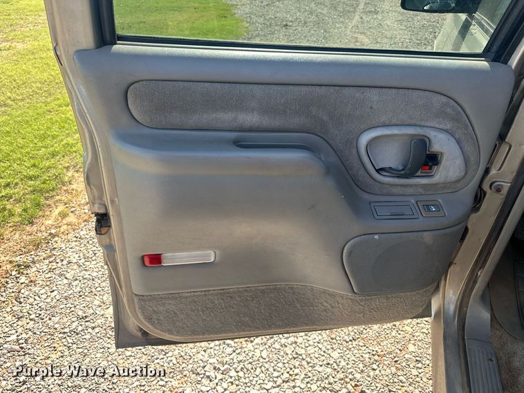 image for item EJ8658 1998 Chevrolet Suburban 1500 SUV