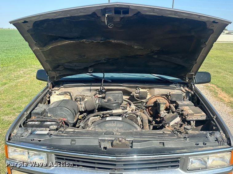 image for item EJ8658 1998 Chevrolet Suburban 1500 SUV