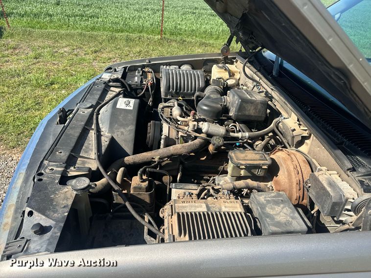 image for item EJ8658 1998 Chevrolet Suburban 1500 SUV