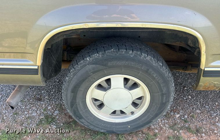 image for item EJ8658 1998 Chevrolet Suburban 1500 SUV