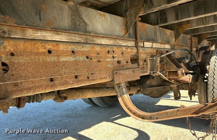 image for item EK2708 2002 Ford F450 Super Duty flatbed truck