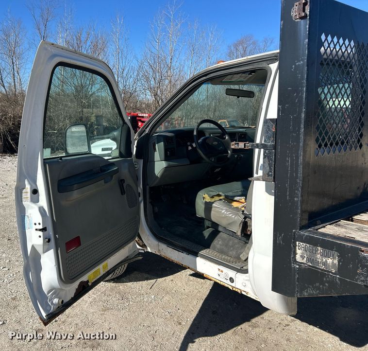 image for item EK2708 2002 Ford F450 Super Duty flatbed truck