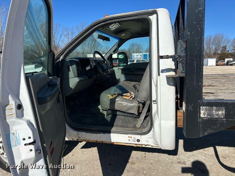 image for item EK2708 2002 Ford F450 Super Duty flatbed truck