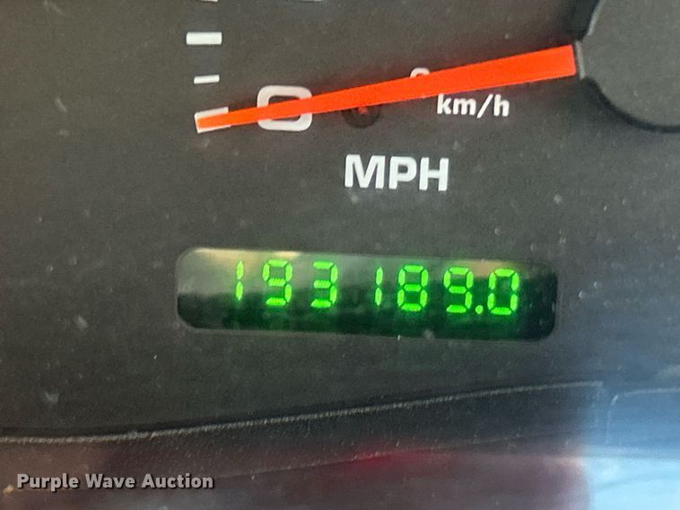 image for item EK2708 2002 Ford F450 Super Duty flatbed truck