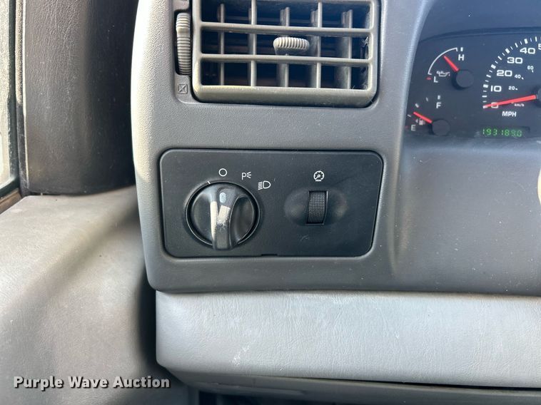 image for item EK2708 2002 Ford F450 Super Duty flatbed truck