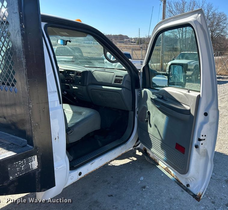 image for item EK2708 2002 Ford F450 Super Duty flatbed truck