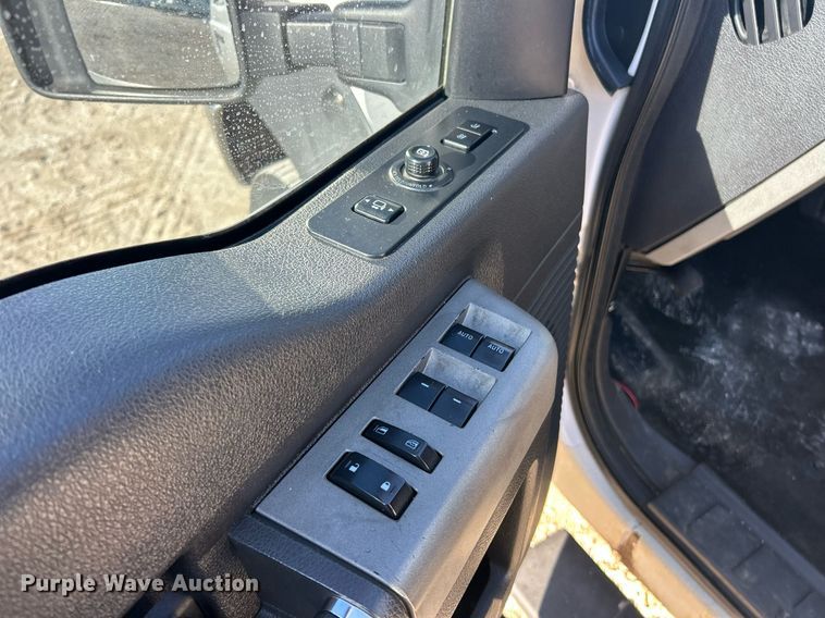 image for item EK2709 2014 Ford F350 Super Duty Lariat Crew Cab pickup truck