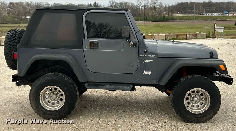 image for item EK2842 2002 Jeep Wrangler SUV