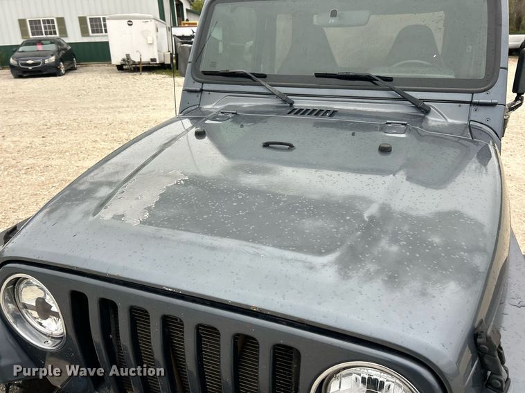 image for item EK2842 2002 Jeep Wrangler SUV