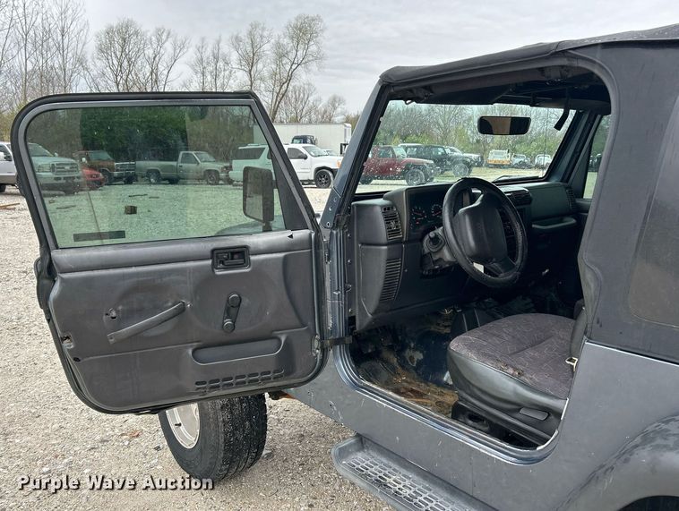 image for item EK2842 2002 Jeep Wrangler SUV