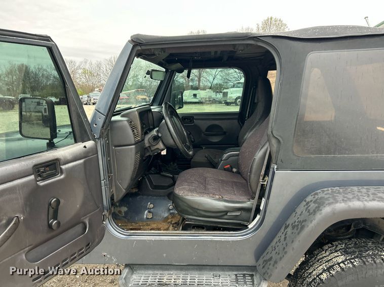 image for item EK2842 2002 Jeep Wrangler SUV