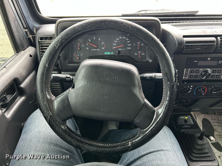 image for item EK2842 2002 Jeep Wrangler SUV