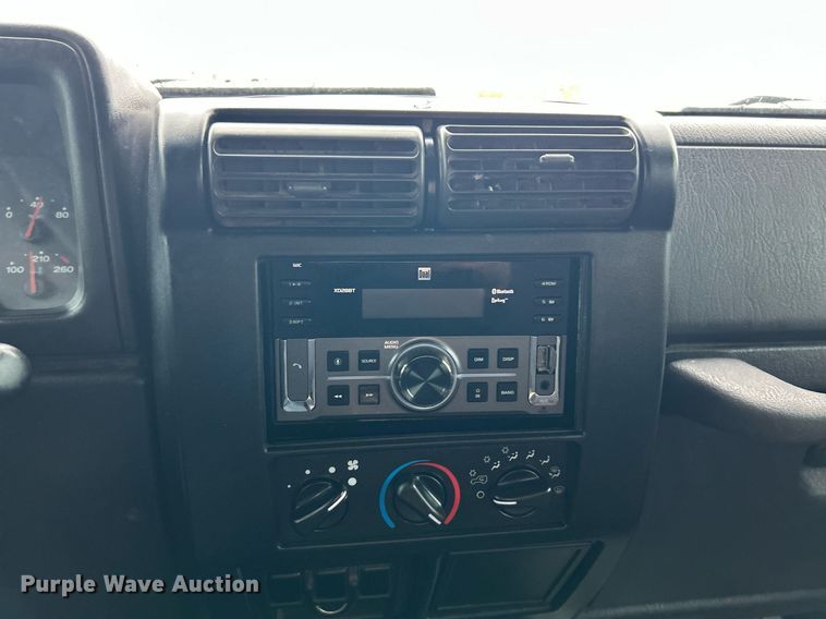 image for item EK2842 2002 Jeep Wrangler SUV