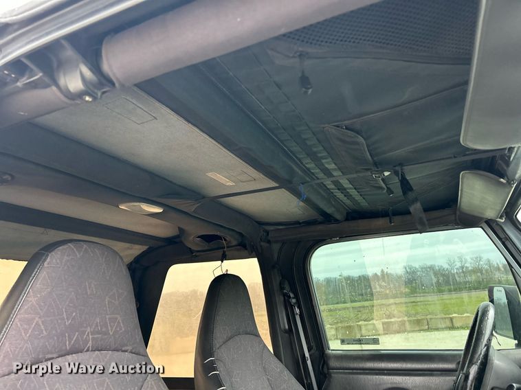 image for item EK2842 2002 Jeep Wrangler SUV