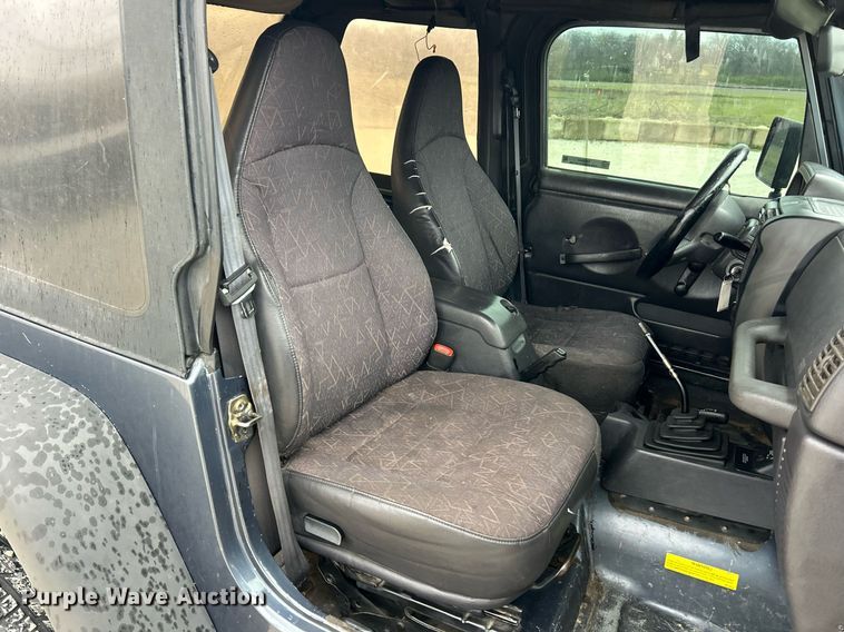 image for item EK2842 2002 Jeep Wrangler SUV