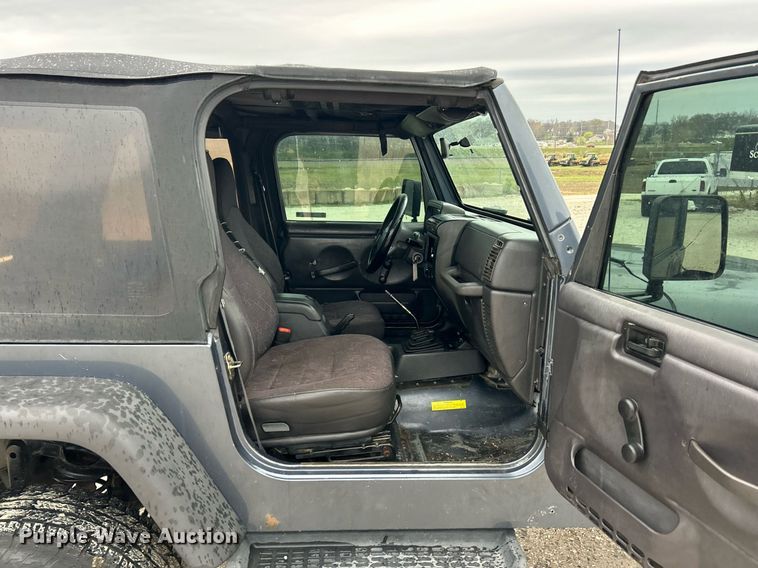 image for item EK2842 2002 Jeep Wrangler SUV